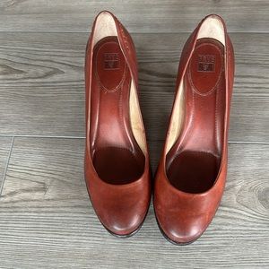 Frye leather pumps 7.5